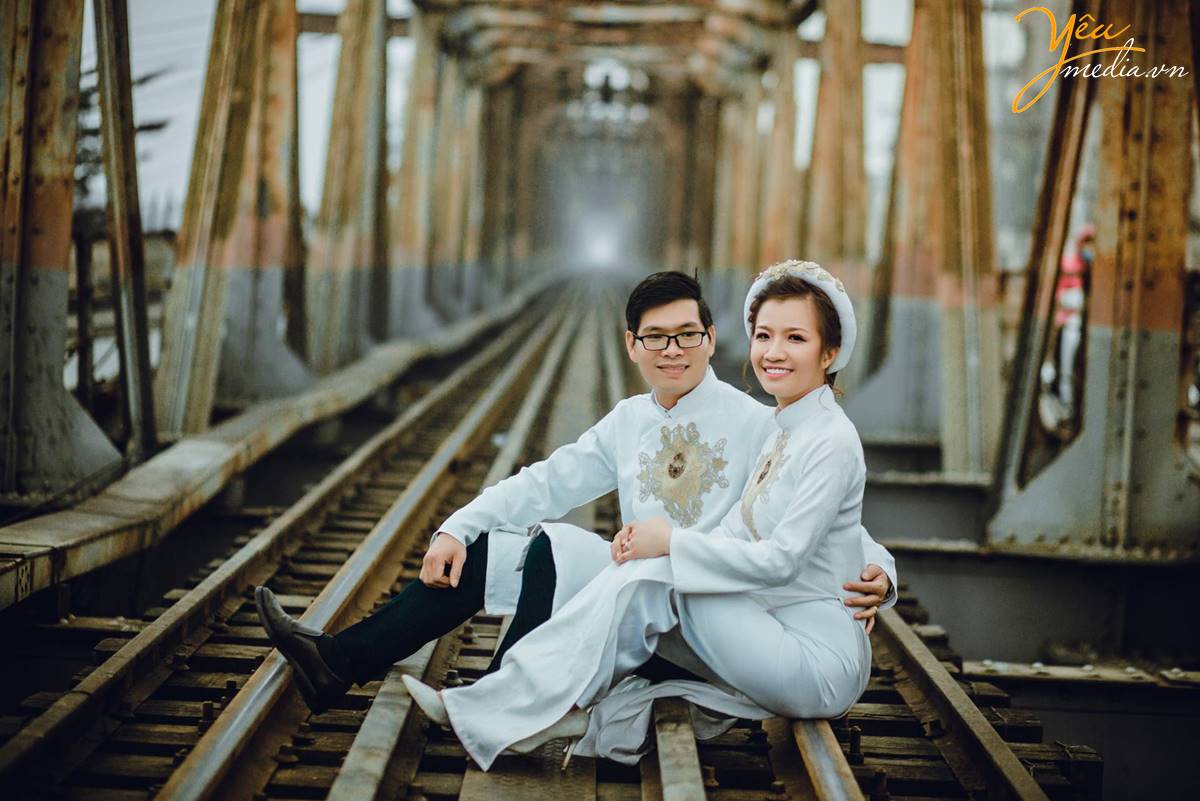 chụp ảnh cưới tại cầu Long Biên