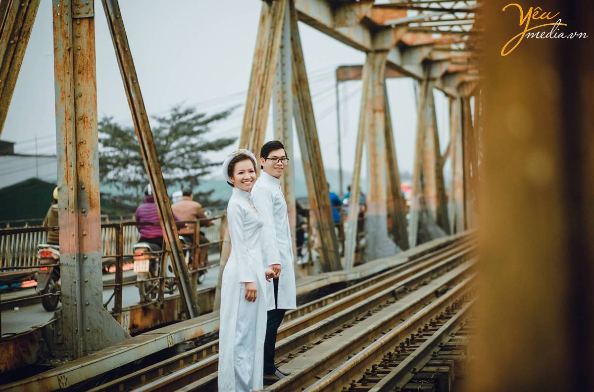chụp ảnh cưới tại cầu Long Biên
