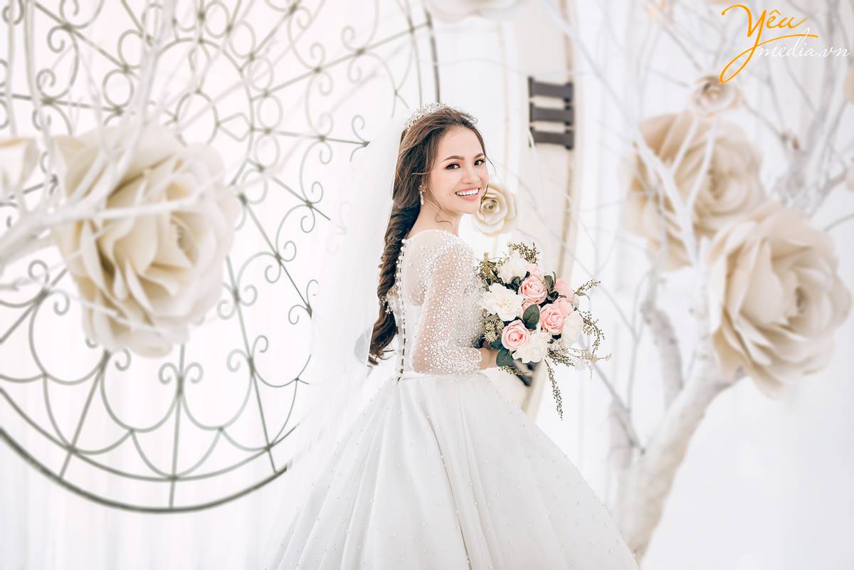 Album ảnh cưới đẹp chụp tại Smiley Ville và Santorini Vibes Cafe