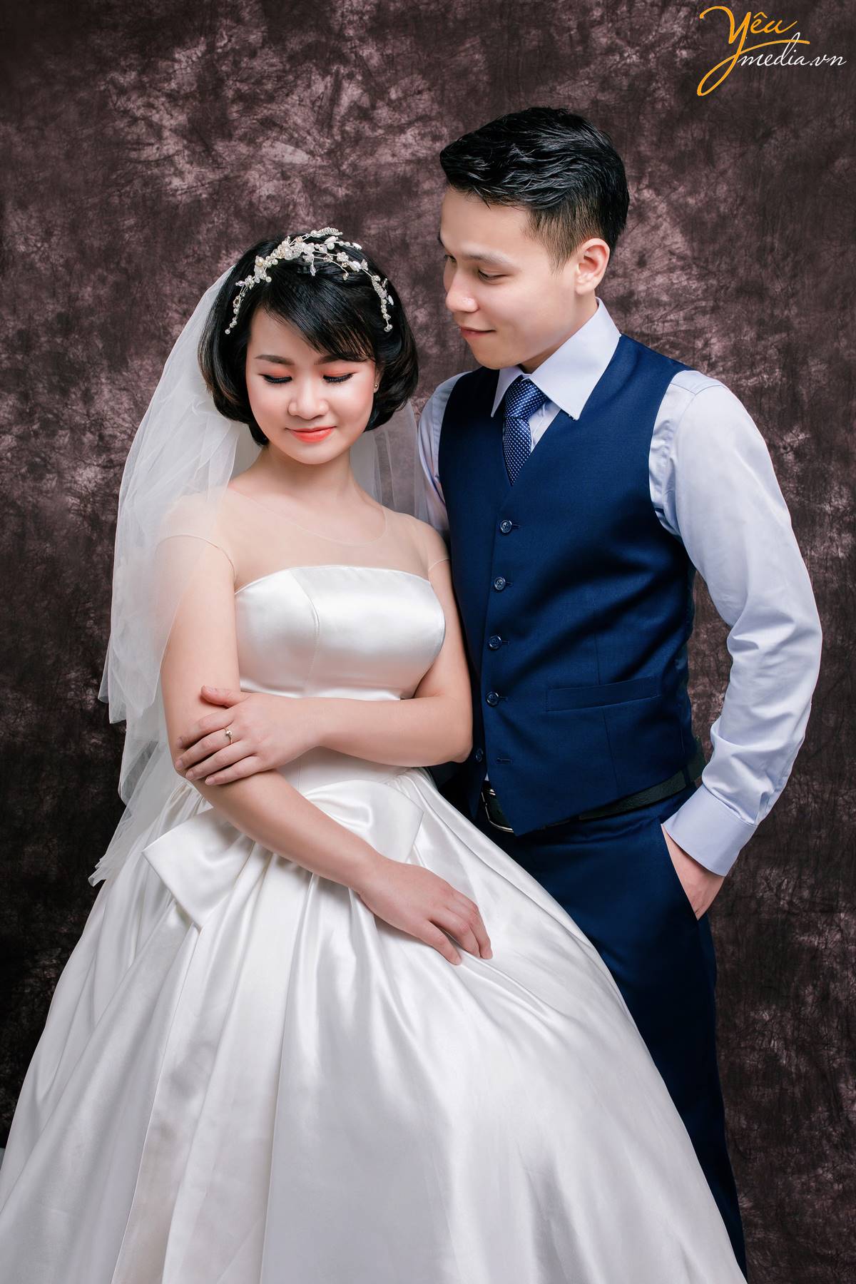 chụp ảnh cưới tại studio