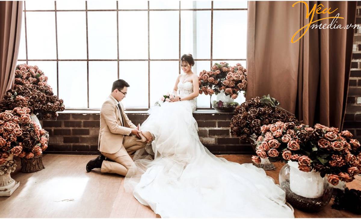 chụp ảnh cưới tại Thảo nguyên hoa Long Biên