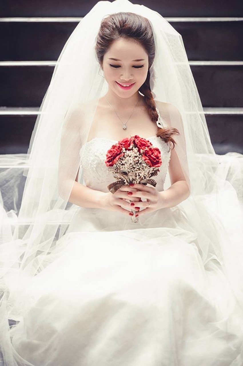 cặp đôi cưới chụp ảnh trong studio