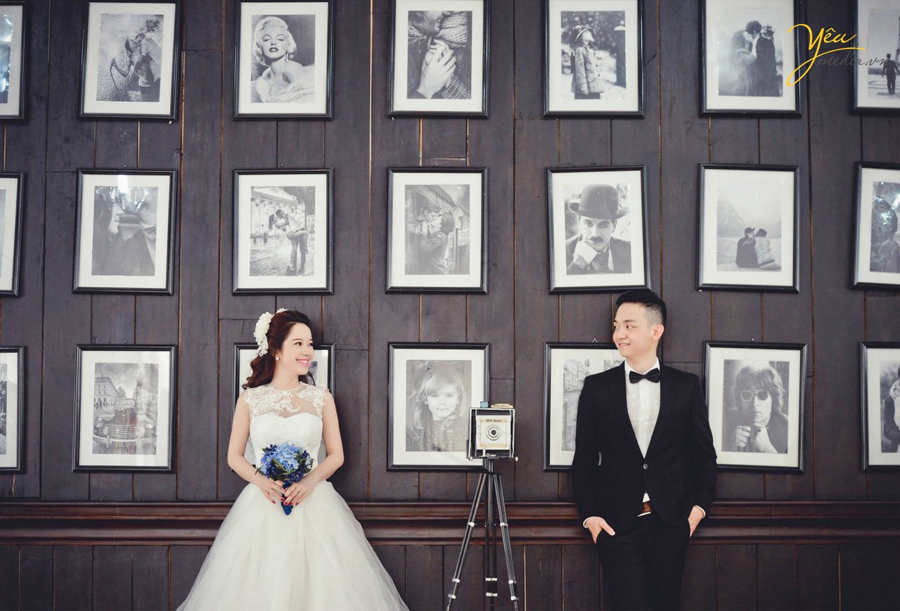 cặp đôi cưới chụp ảnh trong studio