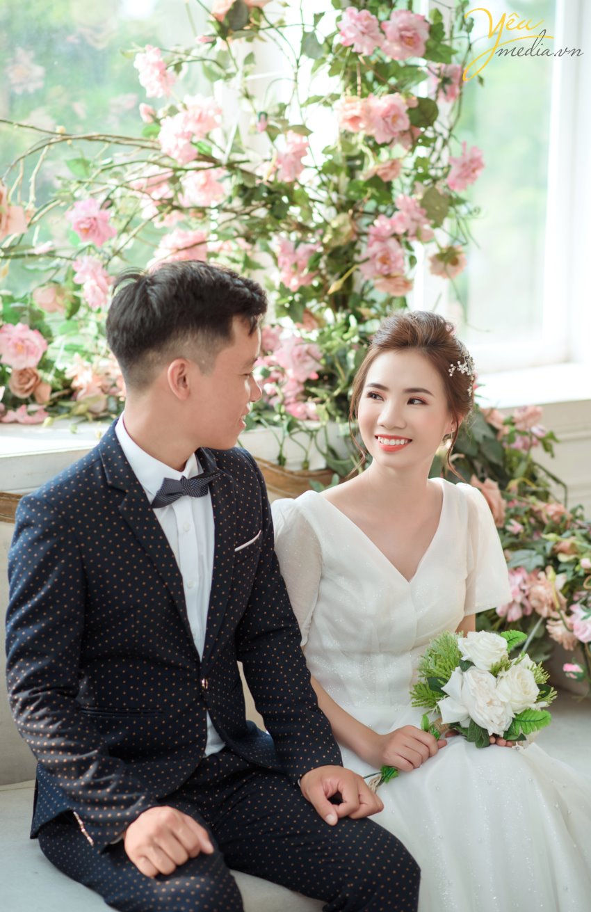 Phục sức, trang điểm hay địa điểm chụp ảnh cưới quả thật quan trọng, không chỉ khi chụp ảnh cưới phong cách Hàn Quốc mà trong chụp hình cưới nói chung. Thế nhưng, điều quan trọng nhất để tạo nên cái chất lãng mạn xứ kim chi trong bộ ảnh chính là concept chụp.  Bộ album cưới đẹp là khi người xem cảm thấy phảng phất nét Hàn Quốc và vẫn giữ được vẻ đẹp tự nhiên của cô dâu chú rể. Và concept, hay ý tưởng, nội dung của bộ ảnh chính là yếu tố quyết định cảm giác này.