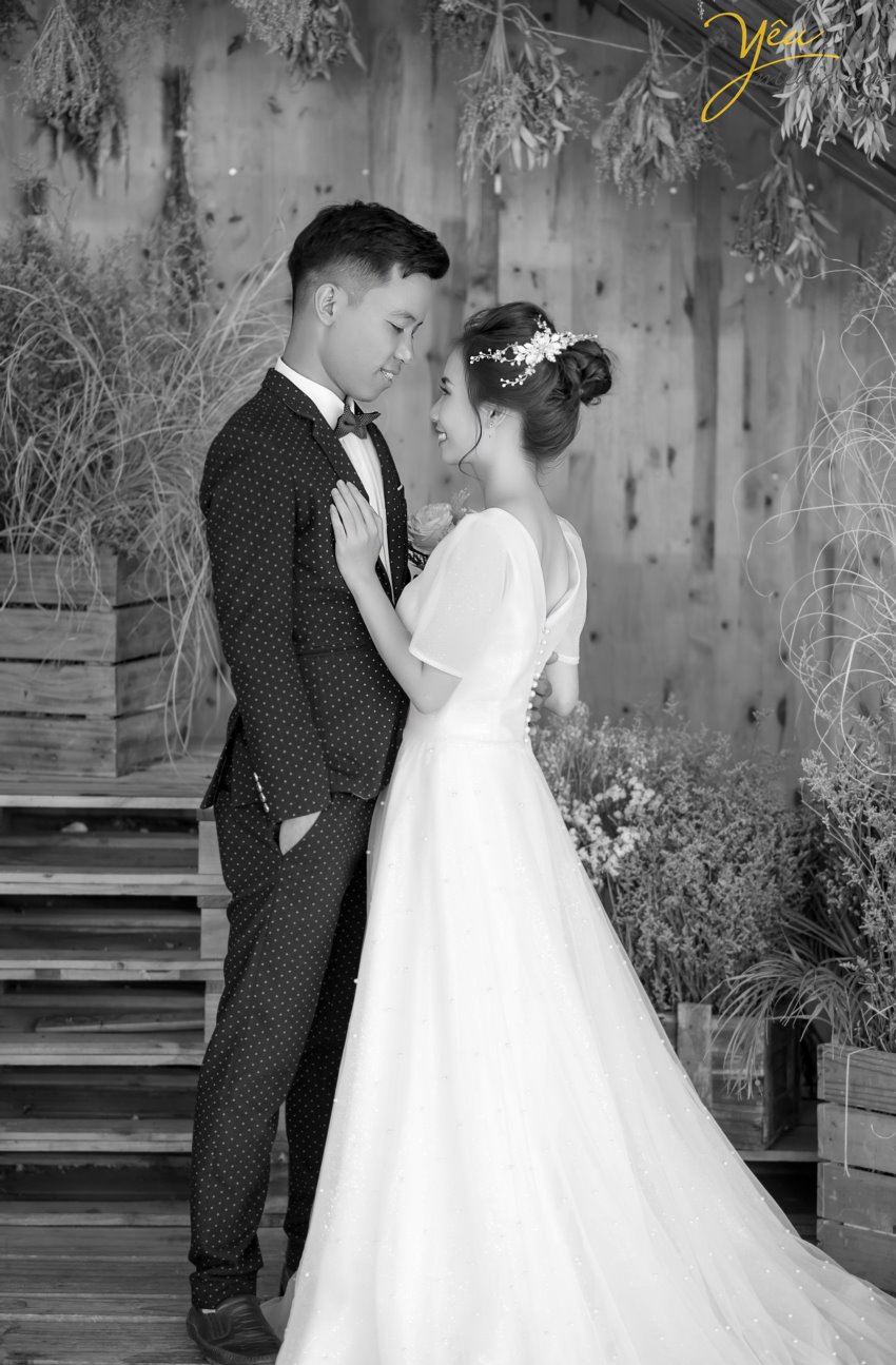 Phục sức, trang điểm hay địa điểm chụp ảnh cưới quả thật quan trọng, không chỉ khi chụp ảnh cưới phong cách Hàn Quốc mà trong chụp hình cưới nói chung. Thế nhưng, điều quan trọng nhất để tạo nên cái chất lãng mạn xứ kim chi trong bộ ảnh chính là concept chụp.  Bộ album cưới đẹp là khi người xem cảm thấy phảng phất nét Hàn Quốc và vẫn giữ được vẻ đẹp tự nhiên của cô dâu chú rể. Và concept, hay ý tưởng, nội dung của bộ ảnh chính là yếu tố quyết định cảm giác này..