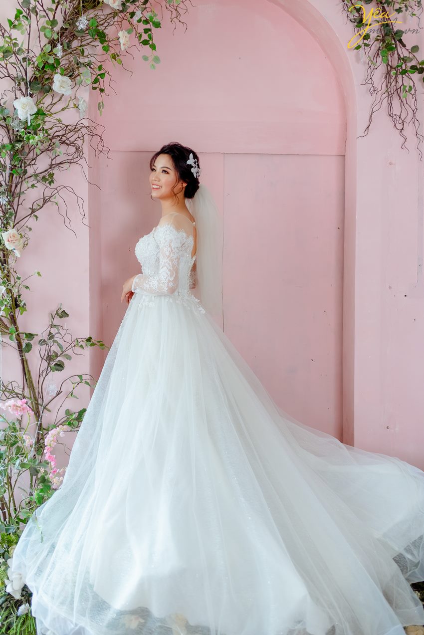 Chụp ảnh cưới tại phim trường Rosa để làm ảnh phóng tiệc xu hướng ảnh cưới không cần album