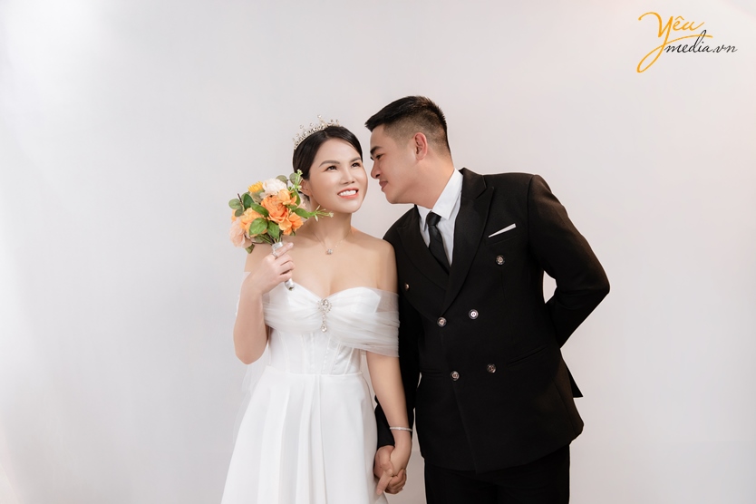 Bộ ảnh cưới chụp trong studio phong cách Hàn Quốc tại Hà Nội