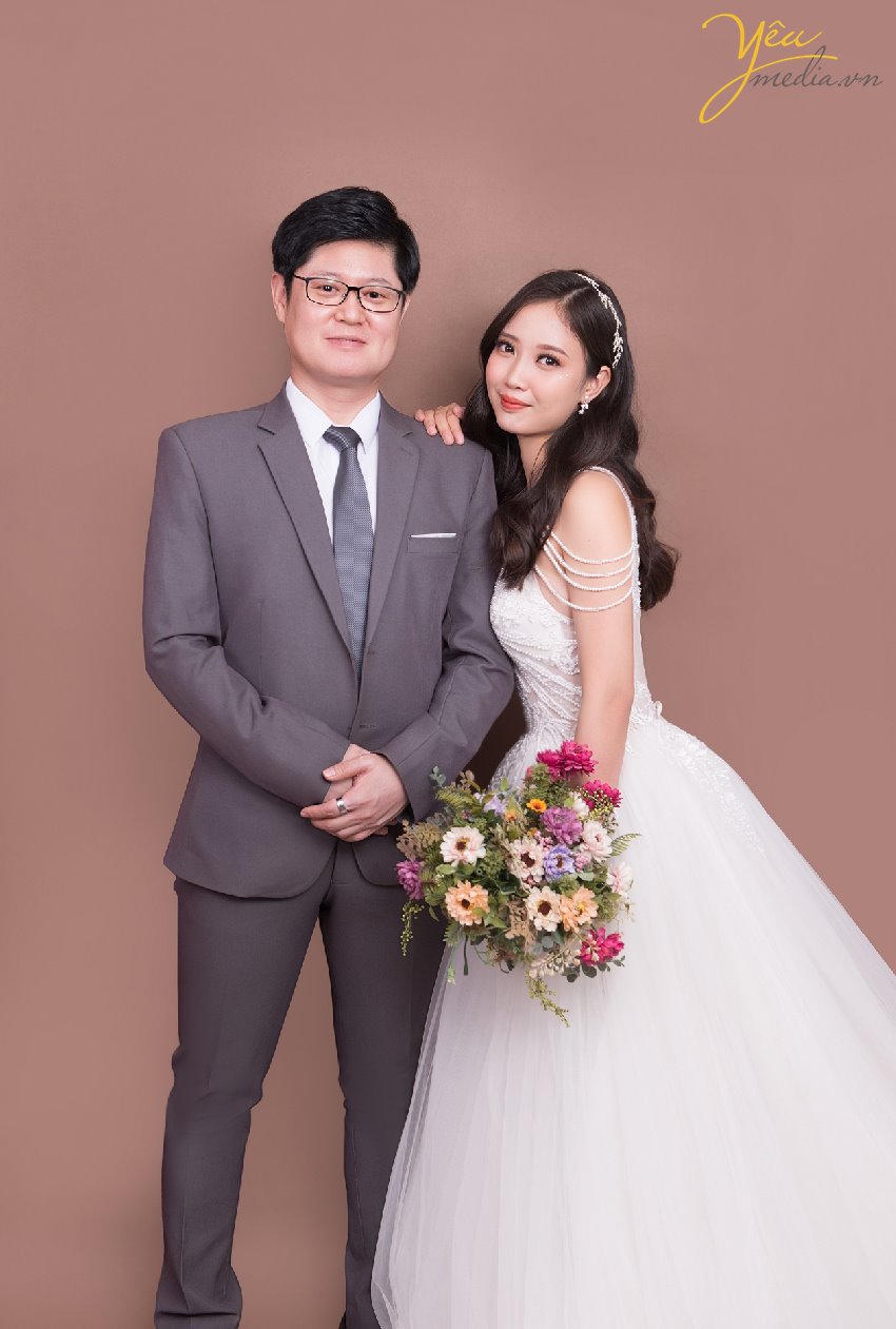 korean people take photo wedding pre in hanoi studio
