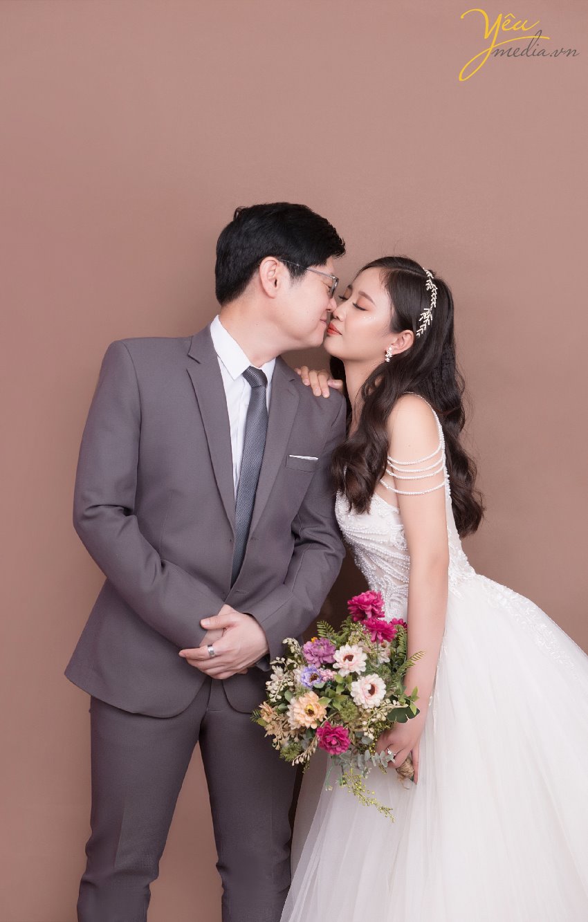 korean people take picture in hanoi vietnam studio wedding
