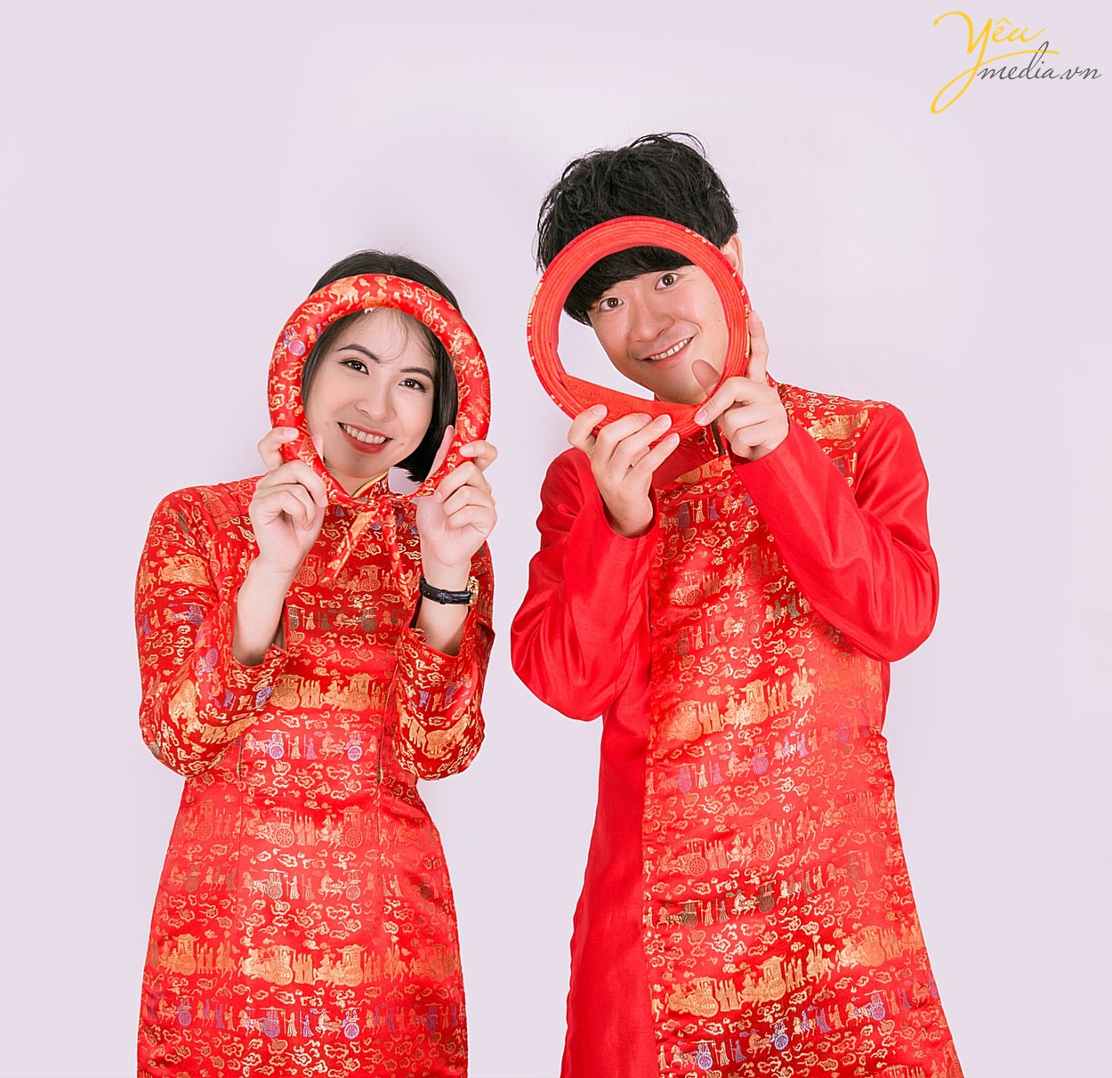 cô dâu chú rể chụp ảnh cưới trong studio của yêu media hà nội