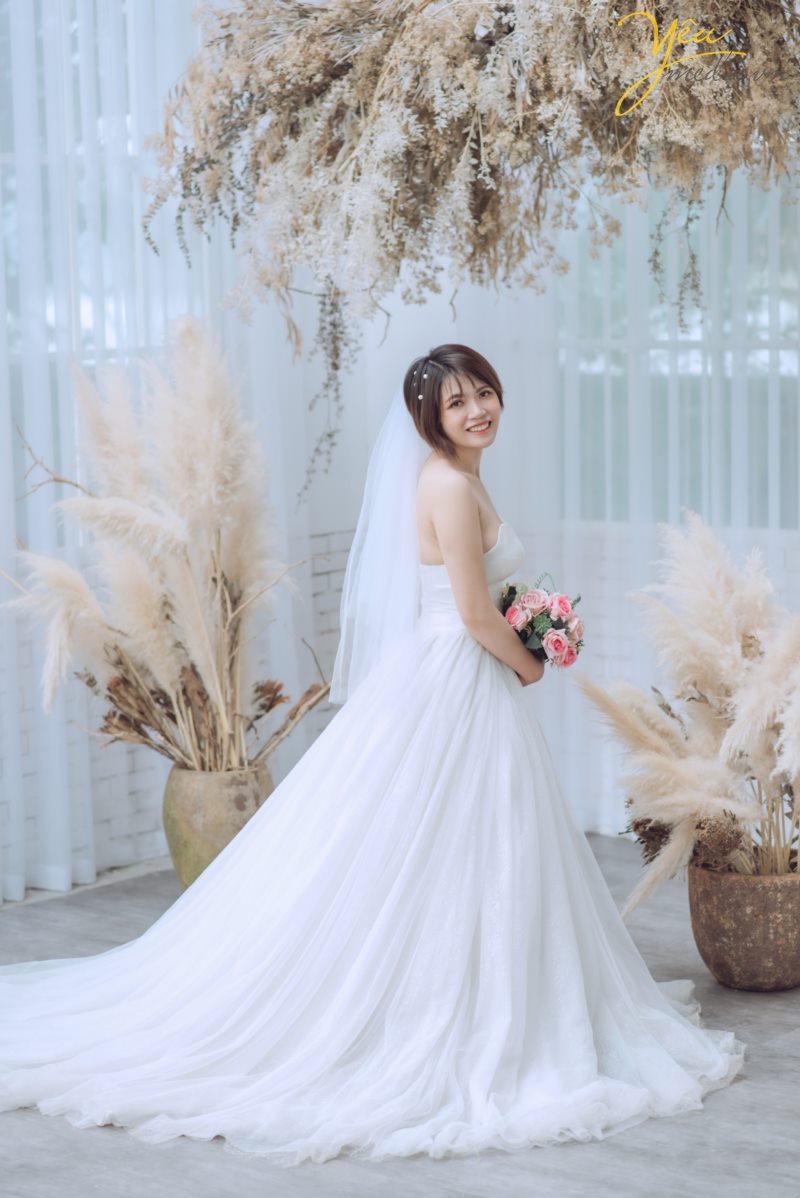 Santorini Park tại Yên Sở - Hà Nội. đẹp không chỉ bởi thiết kế độc đáo, mang hơi thở Châu Âu mà còn nằm ở sự kết hợp đa dạng những phong cách khác nhau, điển hình là phong cách lãng mạn, ngọt ngào đậm chất Hàn Quốc. Đến với Santorini, bạn sẽ được đắm mình trong không gian thiên nhiên tràn ngập màu xanh của lá, sắc màu rực rỡ của hoa và màu vàng rộn của nắng.