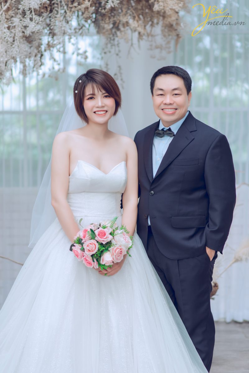 Santorini Park tại Yên Sở - Hà Nội. đẹp không chỉ bởi thiết kế độc đáo, mang hơi thở Châu Âu mà còn nằm ở sự kết hợp đa dạng những phong cách khác nhau, điển hình là phong cách lãng mạn, ngọt ngào đậm chất Hàn Quốc. Đến với Santorini, bạn sẽ được đắm mình trong không gian thiên nhiên tràn ngập màu xanh của lá, sắc màu rực rỡ của hoa và màu vàng rộn của nắng.