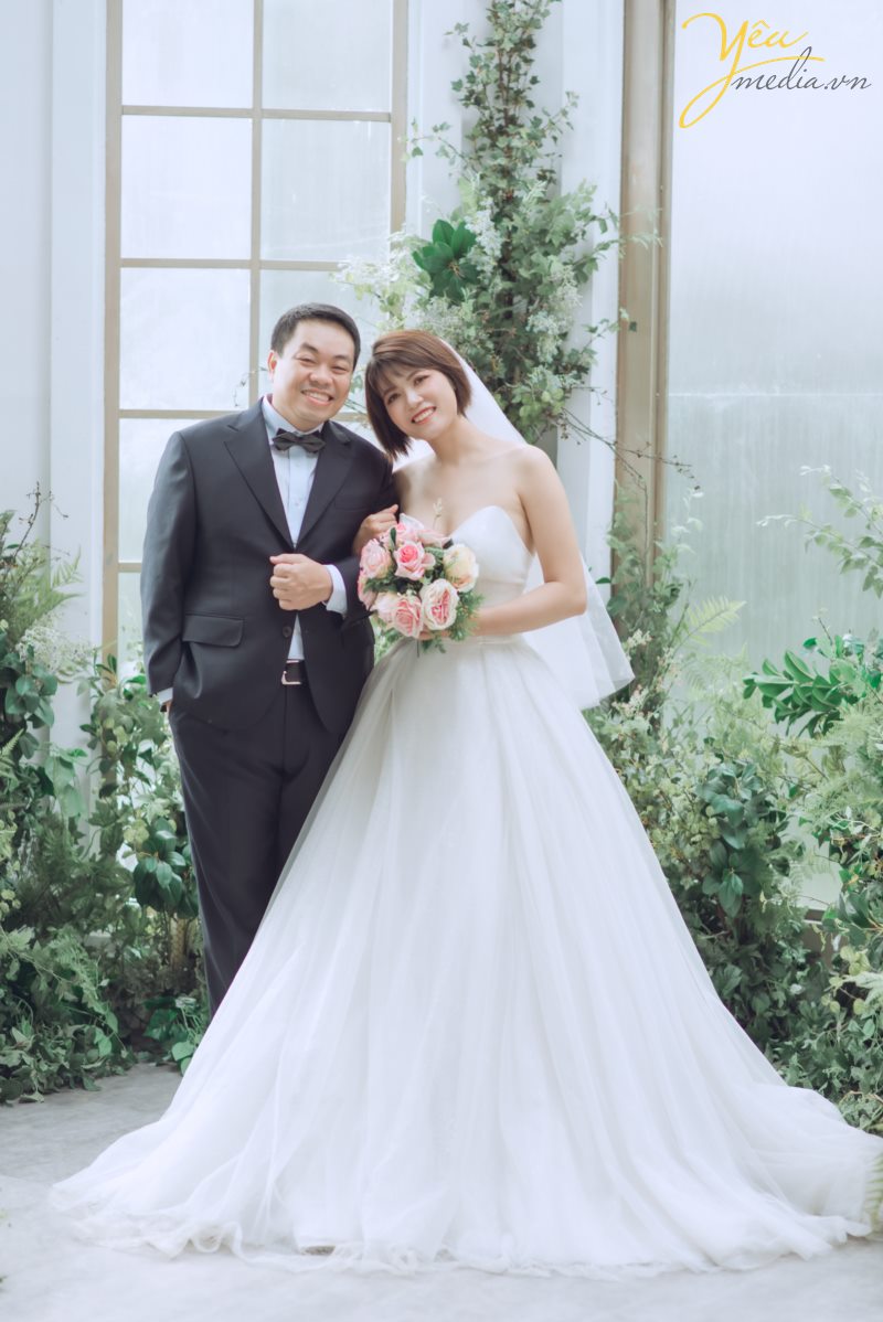 Santorini Park tại Yên Sở - Hà Nội. đẹp không chỉ bởi thiết kế độc đáo, mang hơi thở Châu Âu mà còn nằm ở sự kết hợp đa dạng những phong cách khác nhau, điển hình là phong cách lãng mạn, ngọt ngào đậm chất Hàn Quốc. Đến với Santorini, bạn sẽ được đắm mình trong không gian thiên nhiên tràn ngập màu xanh của lá, sắc màu rực rỡ của hoa và màu vàng rộn của nắng.