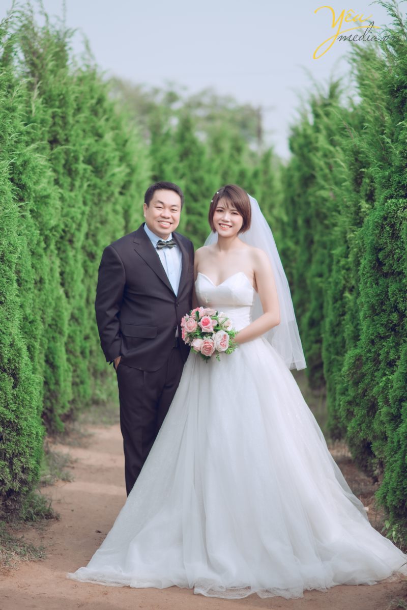 Santorini Park tại Yên Sở - Hà Nội. đẹp không chỉ bởi thiết kế độc đáo, mang hơi thở Châu Âu mà còn nằm ở sự kết hợp đa dạng những phong cách khác nhau, điển hình là phong cách lãng mạn, ngọt ngào đậm chất Hàn Quốc. Đến với Santorini, bạn sẽ được đắm mình trong không gian thiên nhiên tràn ngập màu xanh của lá, sắc màu rực rỡ của hoa và màu vàng rộn của nắng.