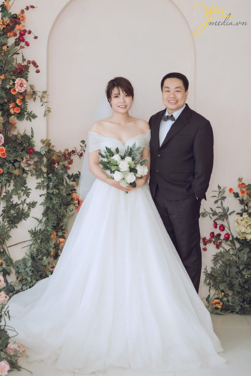 Santorini Park tại Yên Sở - Hà Nội. đẹp không chỉ bởi thiết kế độc đáo, mang hơi thở Châu Âu mà còn nằm ở sự kết hợp đa dạng những phong cách khác nhau, điển hình là phong cách lãng mạn, ngọt ngào đậm chất Hàn Quốc. Đến với Santorini, bạn sẽ được đắm mình trong không gian thiên nhiên tràn ngập màu xanh của lá, sắc màu rực rỡ của hoa và màu vàng rộn của nắng.