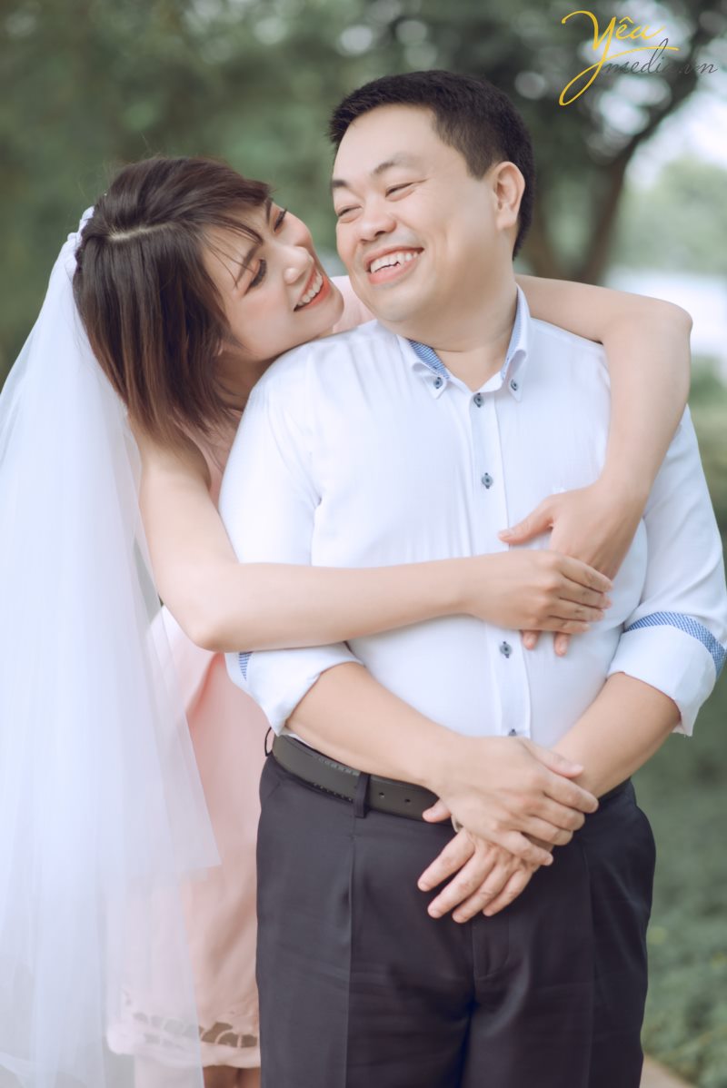 Santorini Park tại Yên Sở - Hà Nội. đẹp không chỉ bởi thiết kế độc đáo, mang hơi thở Châu Âu mà còn nằm ở sự kết hợp đa dạng những phong cách khác nhau, điển hình là phong cách lãng mạn, ngọt ngào đậm chất Hàn Quốc. Đến với Santorini, bạn sẽ được đắm mình trong không gian thiên nhiên tràn ngập màu xanh của lá, sắc màu rực rỡ của hoa và màu vàng rộn của nắng.