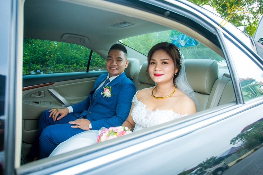 đón dâu bằng xe hơi chụp ảnh