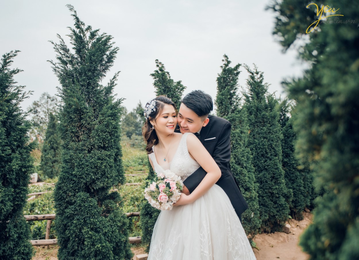 Bộ ảnh cưới thiên đường hoa đào trắng ngày giá rét khiến cặp đôi ...