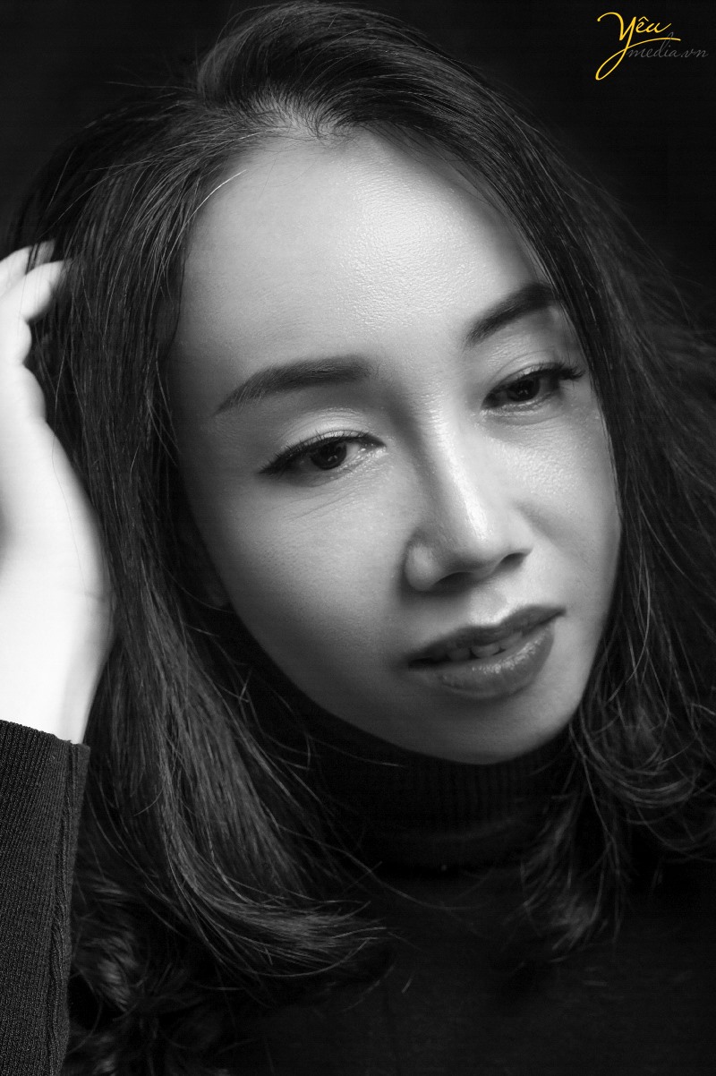 Chụp ảnh nghệ thuật cho phụ nữ với tông màu đen - trắng tại hà nội