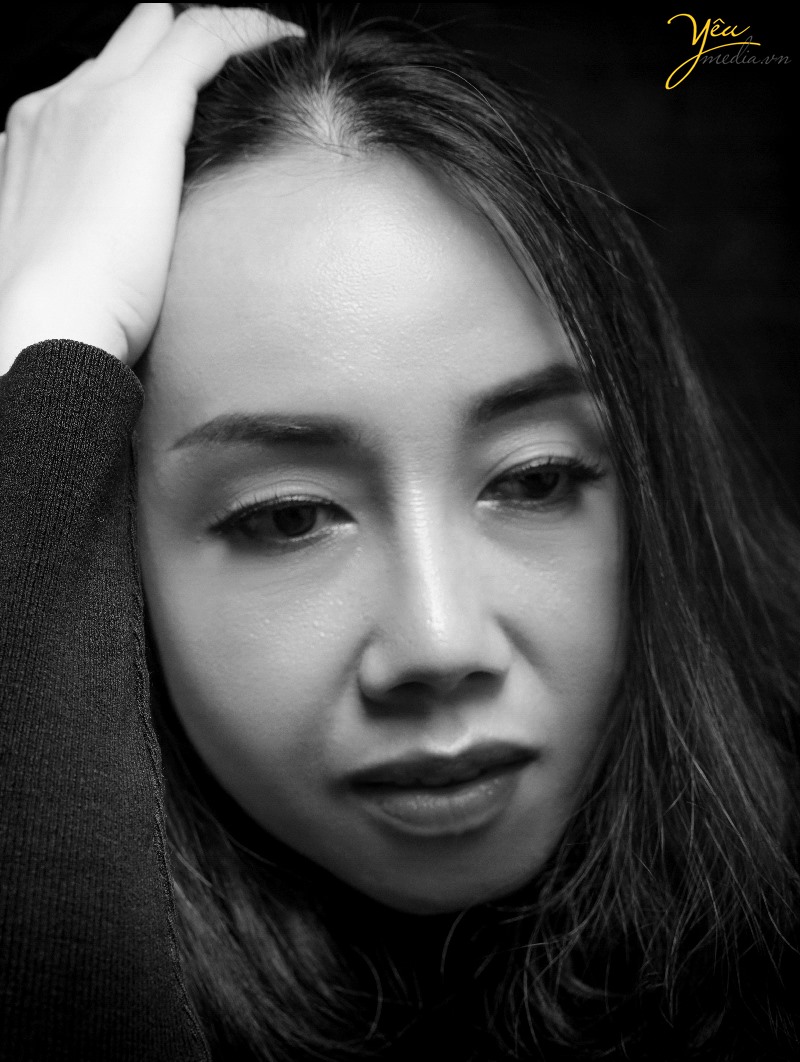 Chụp ảnh nghệ thuật cho phụ nữ với tông màu đen - trắng tại hà nội