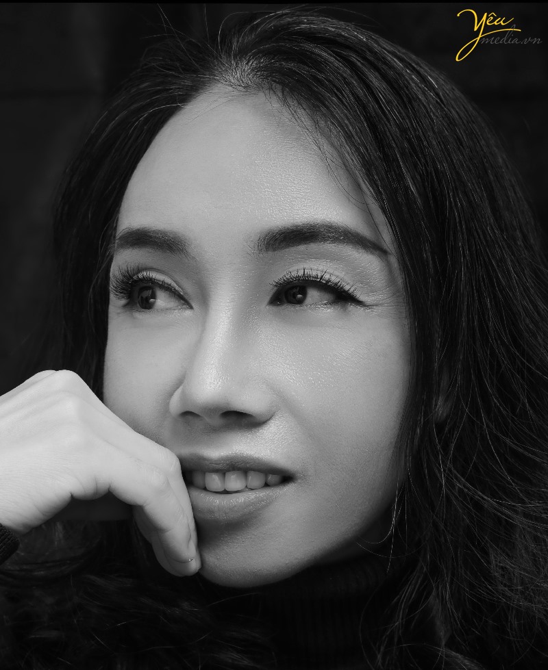 Chụp ảnh nghệ thuật cho phụ nữ với tông màu đen - trắng tại hà nội
