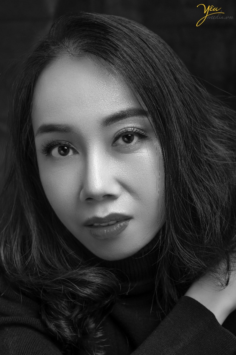 Chụp ảnh nghệ thuật cho phụ nữ với tông màu đen - trắng tại hà nội