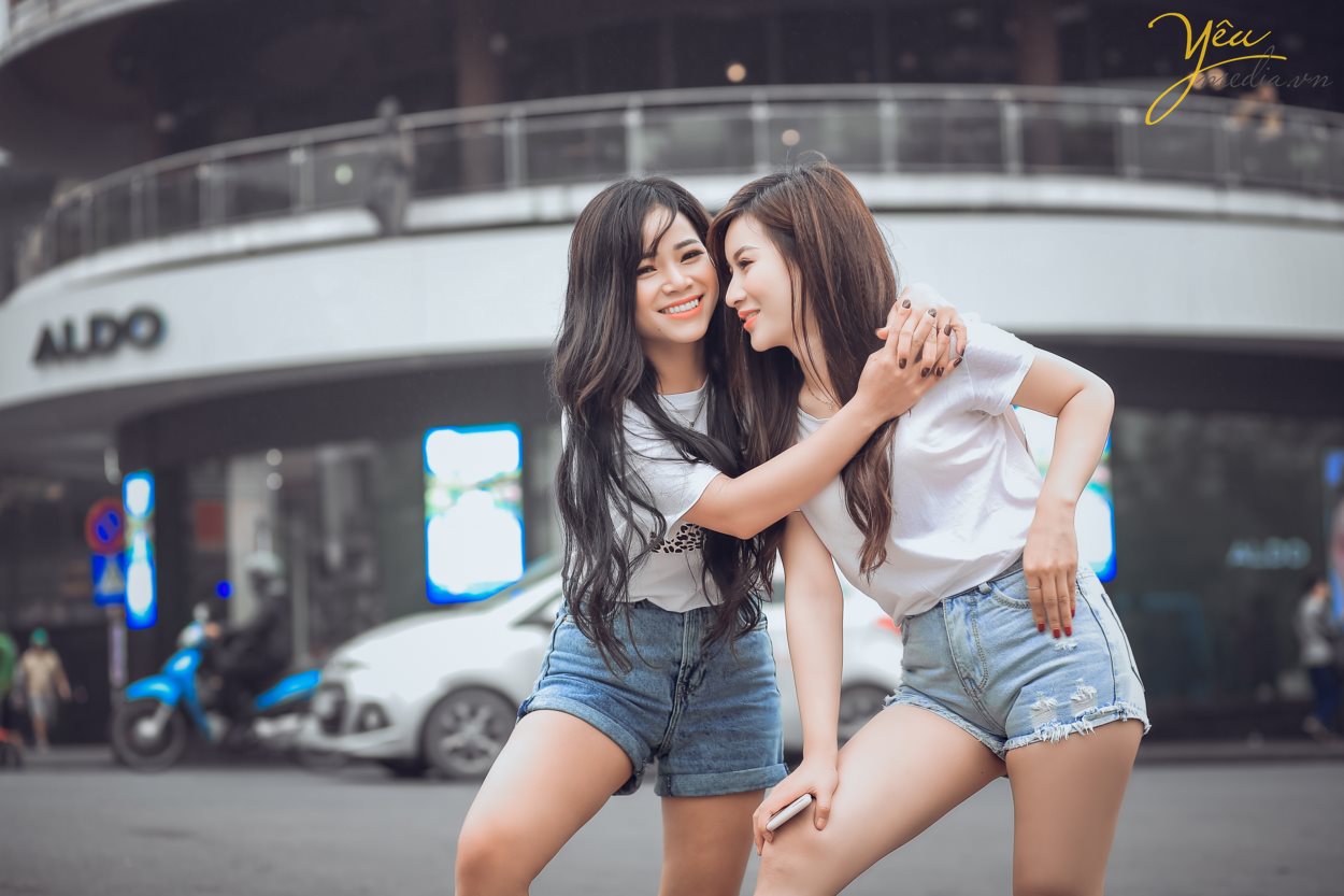 - Đã là bạn thân thì sao có thể thiếu được những bức hình lưu giữ những kỉ niệm vui vẻ cùng nhau. 101 kiểu chụp ảnh couple cực đẹp cùng bạn thân Ảnh đẹp chụp bởi studio yêu media hà nội