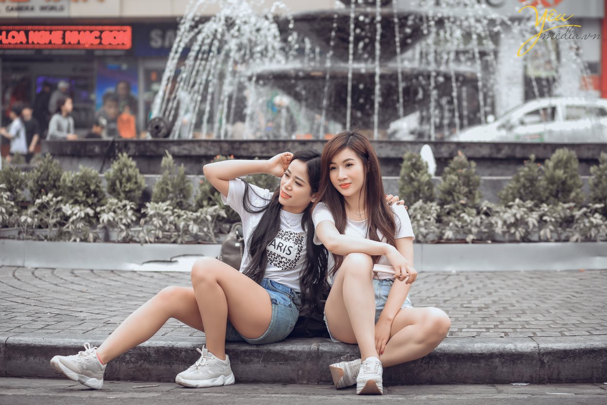 - Đã là bạn thân thì sao có thể thiếu được những bức hình lưu giữ những kỉ niệm vui vẻ cùng nhau. 101 kiểu chụp ảnh couple cực đẹp cùng bạn thân Ảnh đẹp chụp bởi studio yêu media hà nội