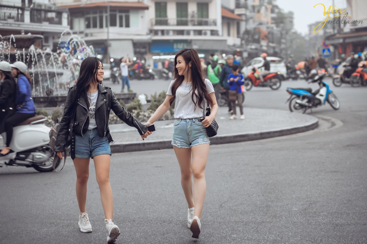- Đã là bạn thân thì sao có thể thiếu được những bức hình lưu giữ những kỉ niệm vui vẻ cùng nhau. 101 kiểu chụp ảnh couple cực đẹp cùng bạn thân Ảnh đẹp chụp bởi studio yêu media hà nội