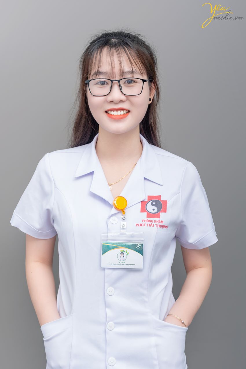 Chụp ảnh đội ngũ y bác sĩ của Phòng khám Y học cổ truyền Hải Thượng Đường