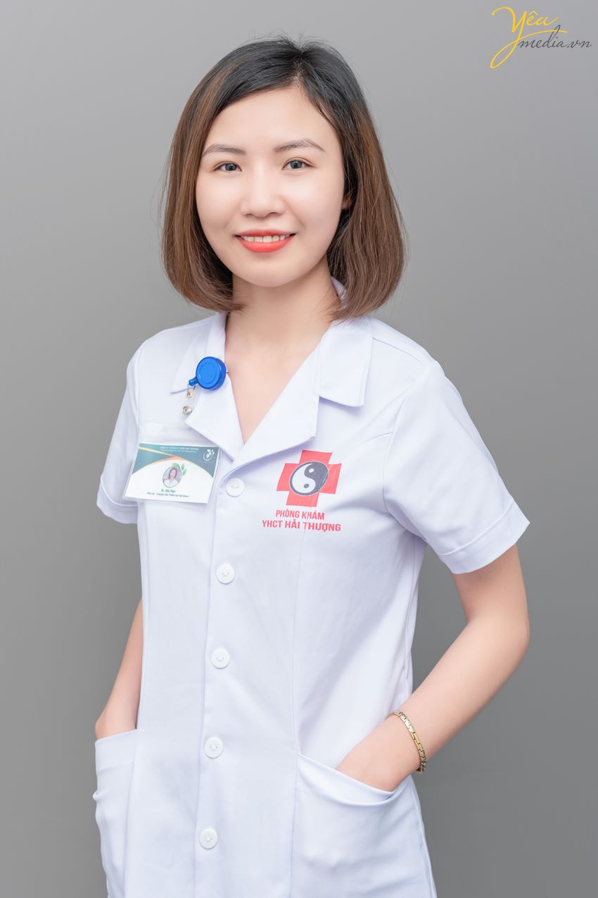 Chụp ảnh đội ngũ y bác sĩ của Phòng khám Y học cổ truyền Hải Thượng Đường