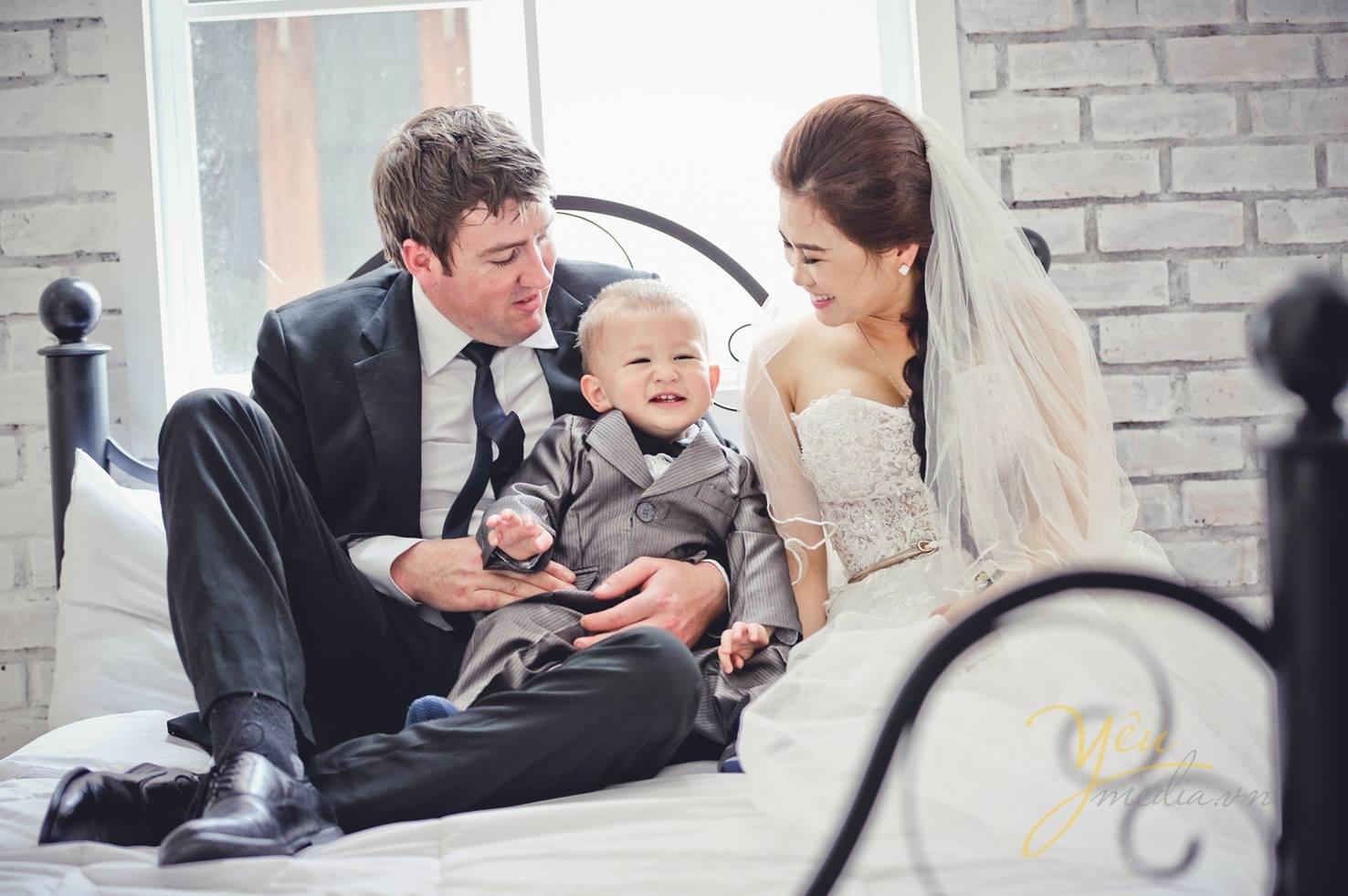 chụp ảnh gia đình, ảnh kỷ niệm cưới trang phục vest