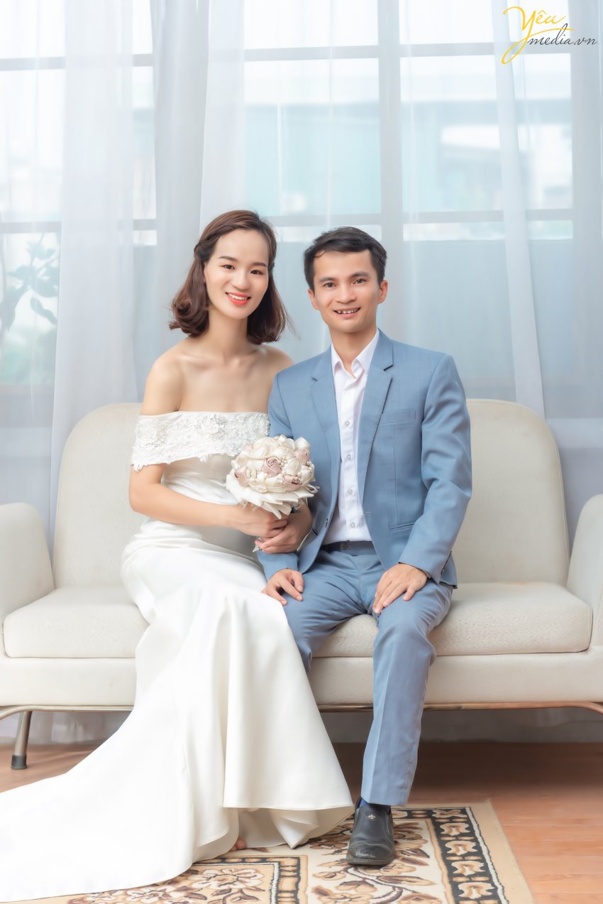 Chụp ảnh gia đình ba người trong phim trường kiểu châu Âu