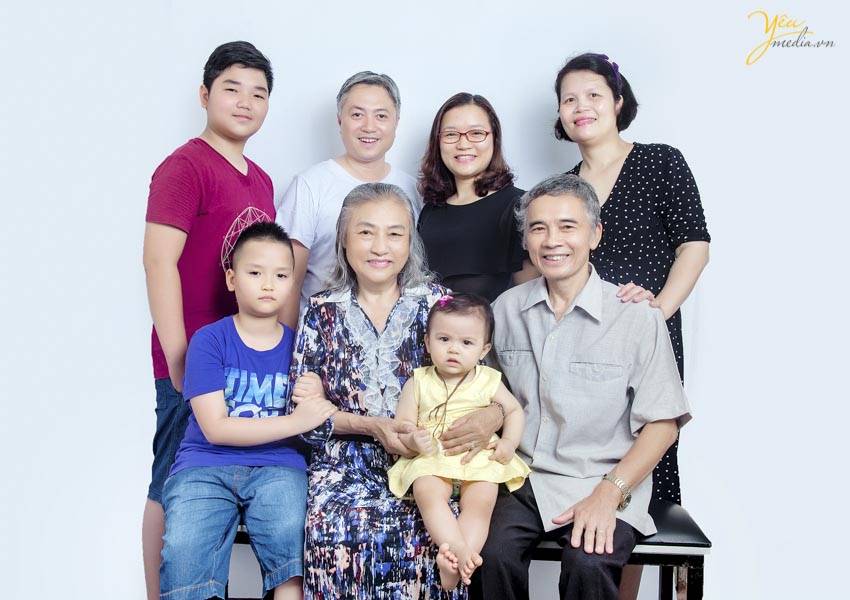 chụp ảnh gia đình tại studio