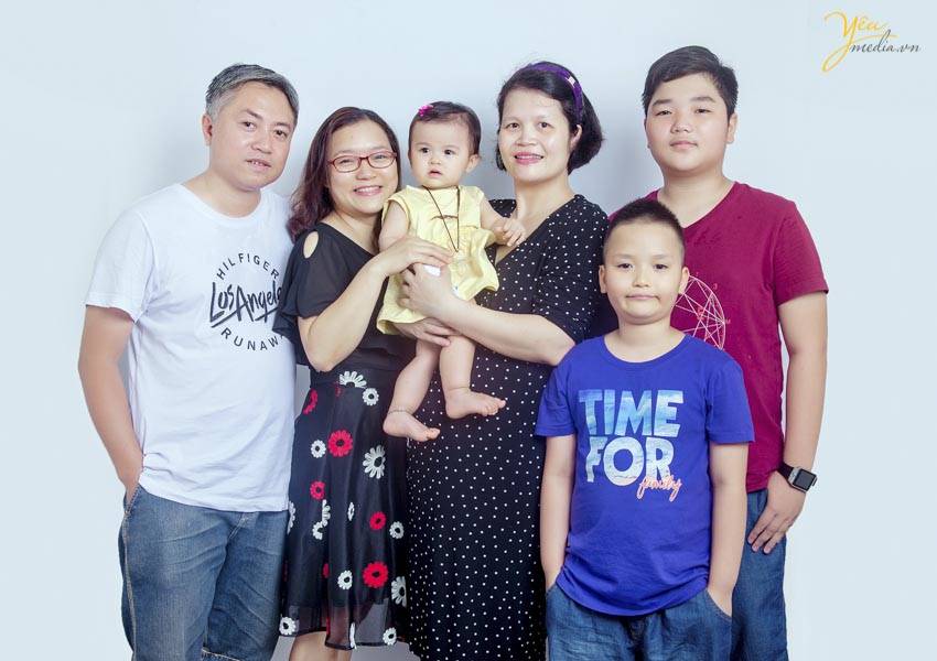 chụp ảnh gia đình tại studio