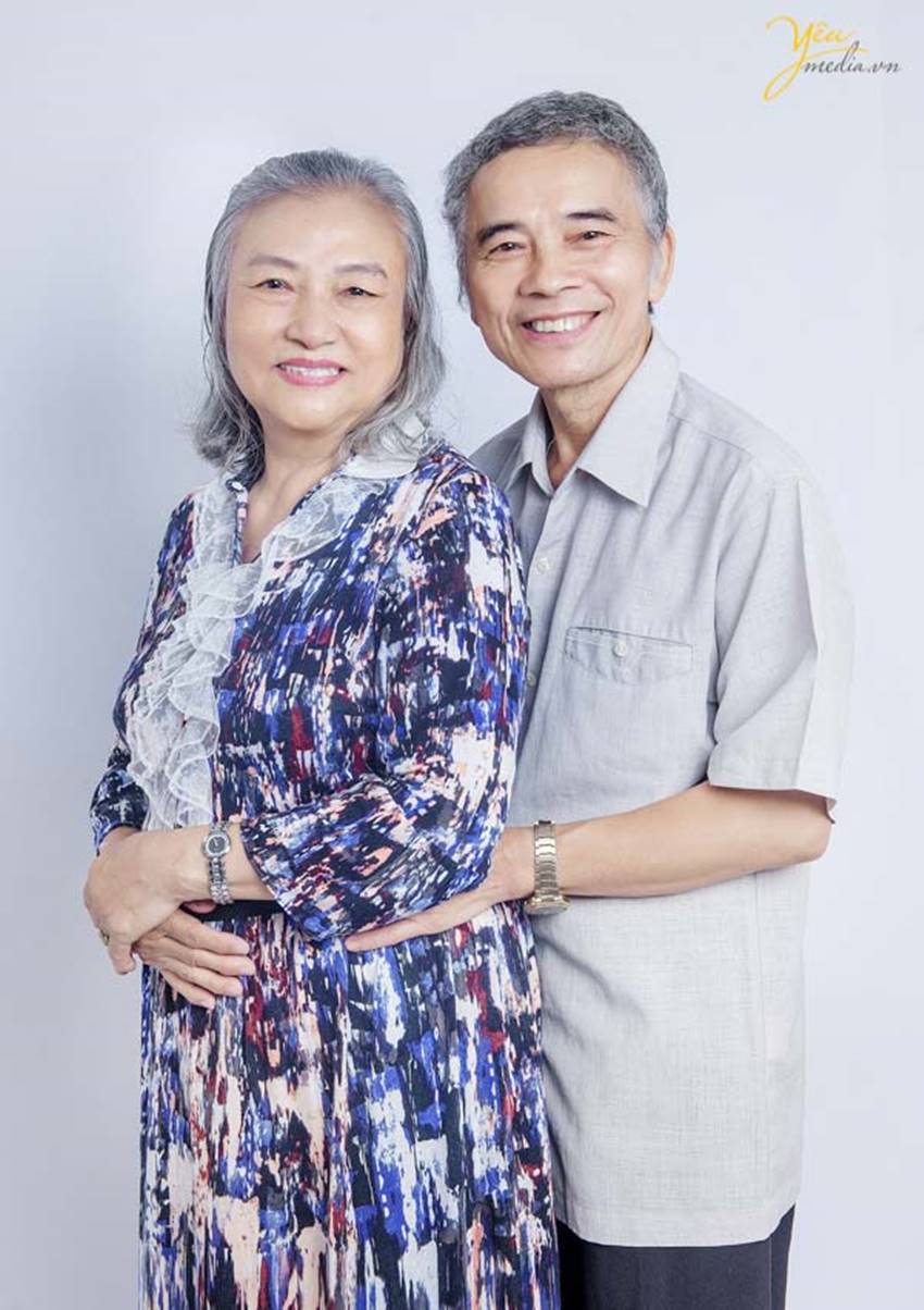 chụp ảnh gia đình tại studio