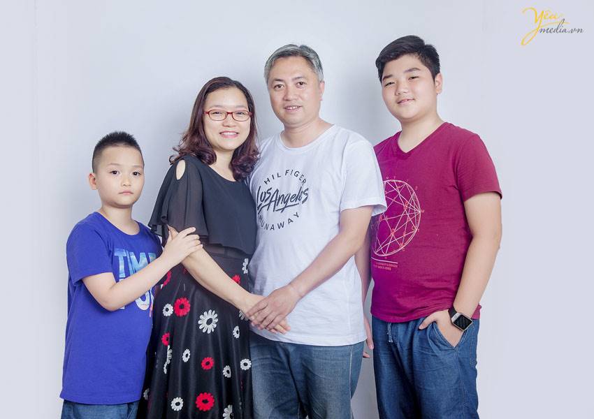 chụp ảnh gia đình tại studio