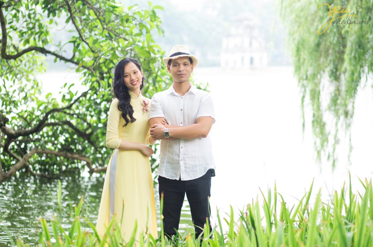 Gia đình 5 người với ba, mẹ và 3 em bé thì thường là những gia đình đã cưới nhau được từ 7 đến 10 năm. Một khoảng thời gian xứng đáng để cả nhà nên chụp một bộ ảnh gia đình làm kỷ niệm. Ghi lại những khoảnh khắc hạnh phúc bên nhau, cả nhà quây quần khi các con còn nhỏ, và ba mẹ vẫn còn trẻ. Có rất nhiều người thích chụp ảnh gia đình hơn là chụp ảnh cưới, vì chụp ảnh gia đình nhìn tự nhiên hơn, nhiều cảm xúc hơn, và quan trọng nhất là có các con yêu của mình, nên xem ảnh gia đình mãi không chán. Cầm album lên xem, lưu vào máy tính và điện thoại để xem, và up lên mạng xã hội nữa. Ngoài ra, còn có rất nhiều người đặt ảnh của con yêu làm hình nền điện thoại hoặc máy tính.