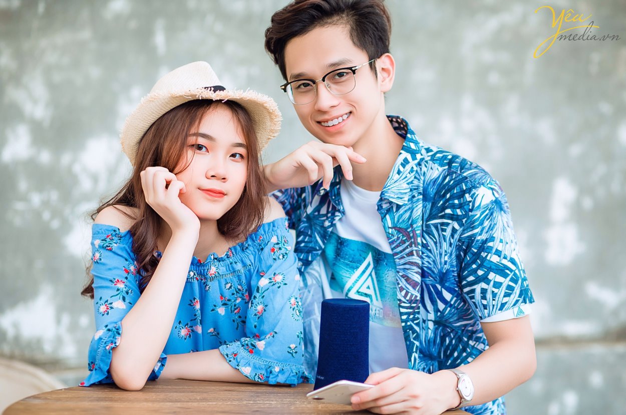 Gia đình 5 người với ba, mẹ và 3 em bé thì thường là những gia đình đã cưới nhau được từ 7 đến 10 năm. Một khoảng thời gian xứng đáng để cả nhà nên chụp một bộ ảnh gia đình làm kỷ niệm. Ghi lại những khoảnh khắc hạnh phúc bên nhau, cả nhà quây quần khi các con còn nhỏ, và ba mẹ vẫn còn trẻ. Có rất nhiều người thích chụp ảnh gia đình hơn là chụp ảnh cưới, vì chụp ảnh gia đình nhìn tự nhiên hơn, nhiều cảm xúc hơn, và quan trọng nhất là có các con yêu của mình, nên xem ảnh gia đình mãi không chán. Cầm album lên xem, lưu vào máy tính và điện thoại để xem, và up lên mạng xã hội nữa. Ngoài ra, còn có rất nhiều người đặt ảnh của con yêu làm hình nền điện thoại hoặc máy tính.