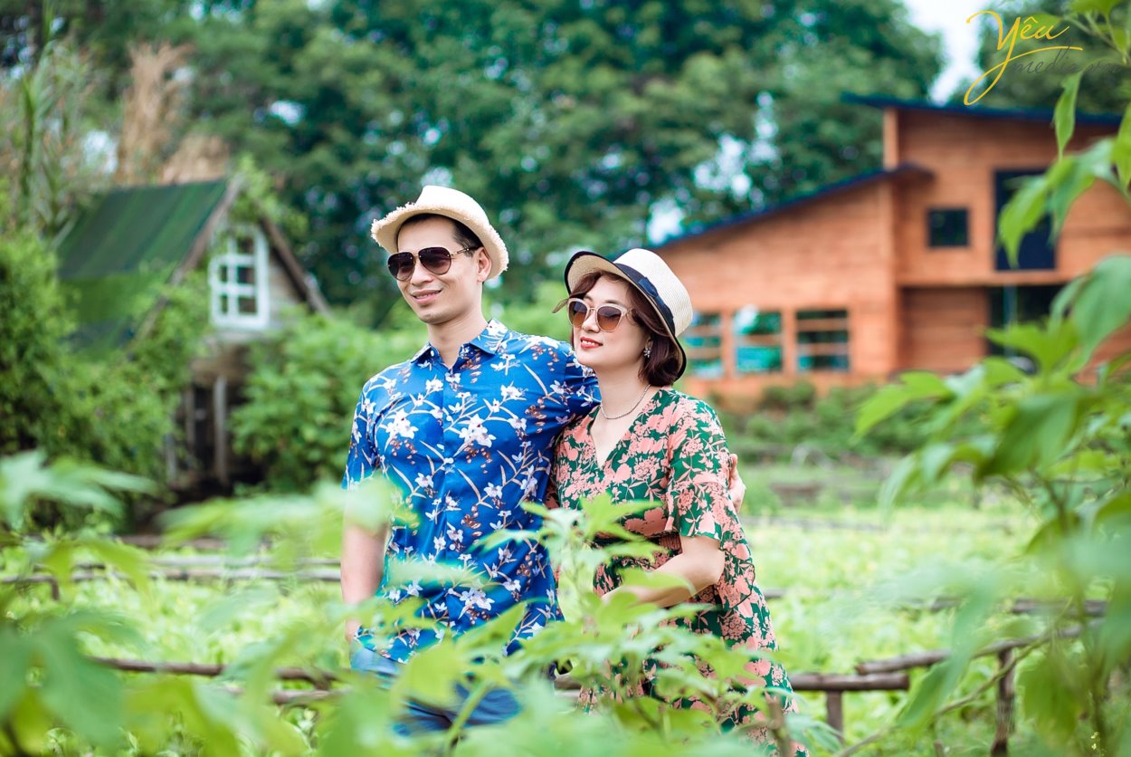 Gia đình 5 người với ba, mẹ và 3 em bé thì thường là những gia đình đã cưới nhau được từ 7 đến 10 năm. Một khoảng thời gian xứng đáng để cả nhà nên chụp một bộ ảnh gia đình làm kỷ niệm. Ghi lại những khoảnh khắc hạnh phúc bên nhau, cả nhà quây quần khi các con còn nhỏ, và ba mẹ vẫn còn trẻ. Có rất nhiều người thích chụp ảnh gia đình hơn là chụp ảnh cưới, vì chụp ảnh gia đình nhìn tự nhiên hơn, nhiều cảm xúc hơn, và quan trọng nhất là có các con yêu của mình, nên xem ảnh gia đình mãi không chán. Cầm album lên xem, lưu vào máy tính và điện thoại để xem, và up lên mạng xã hội nữa. Ngoài ra, còn có rất nhiều người đặt ảnh của con yêu làm hình nền điện thoại hoặc máy tính.