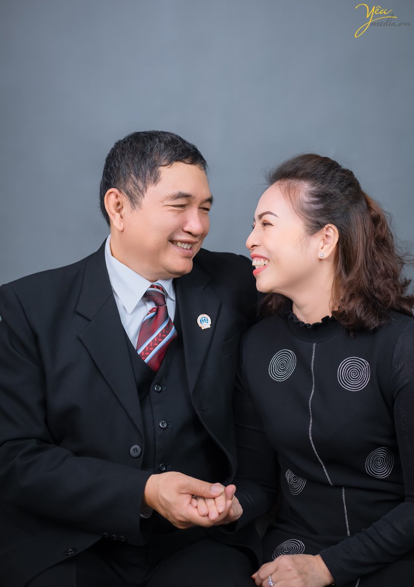 Để Ảnh viện Yêu media có thể sắp xếp thợ chụp ảnh tốt nhất chụp cho gia đình mình, quý khách vui lòng liên hệ Hotline: 0928975888 để được tư vấn chu đáo và hẹn lịch chụp ảnh càng sớm càng tốt nhé!