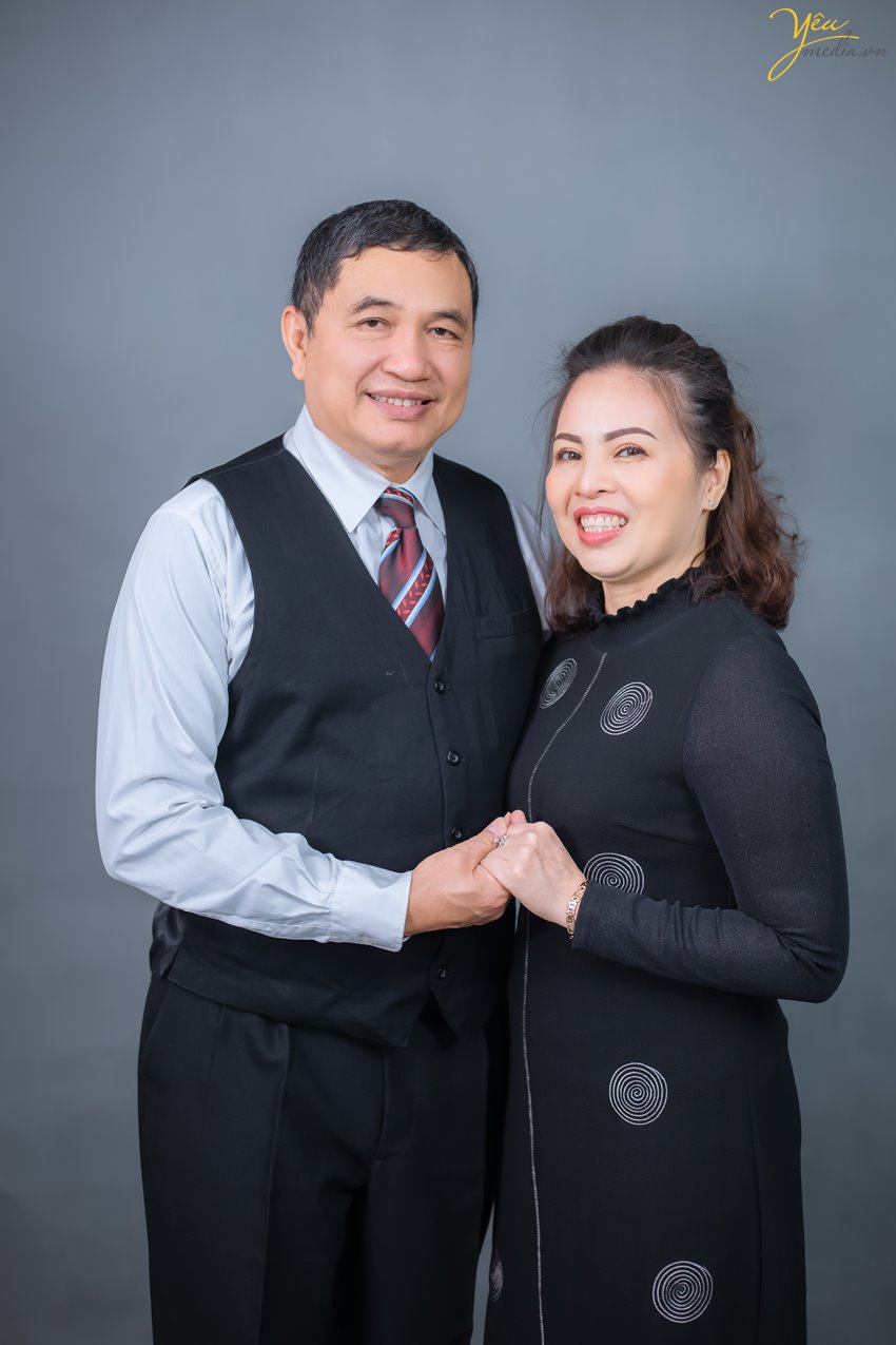 Để Ảnh viện Yêu media có thể sắp xếp thợ chụp ảnh tốt nhất chụp cho gia đình mình, quý khách vui lòng liên hệ Hotline: 0928975888 để được tư vấn chu đáo và hẹn lịch chụp ảnh càng sớm càng tốt nhé!