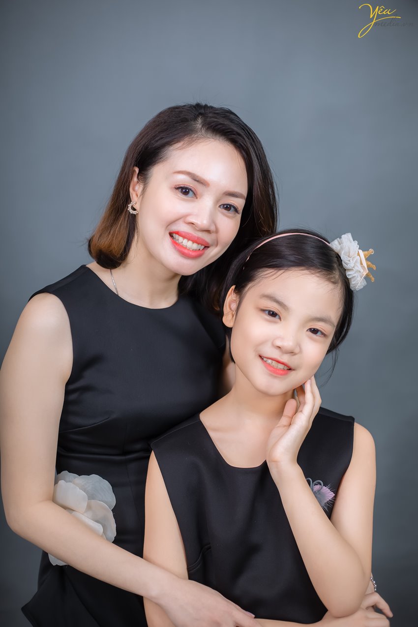 Để Ảnh viện Yêu media có thể sắp xếp thợ chụp ảnh tốt nhất chụp cho gia đình mình, quý khách vui lòng liên hệ Hotline: 0928975888 để được tư vấn chu đáo và hẹn lịch chụp ảnh càng sớm càng tốt nhé!