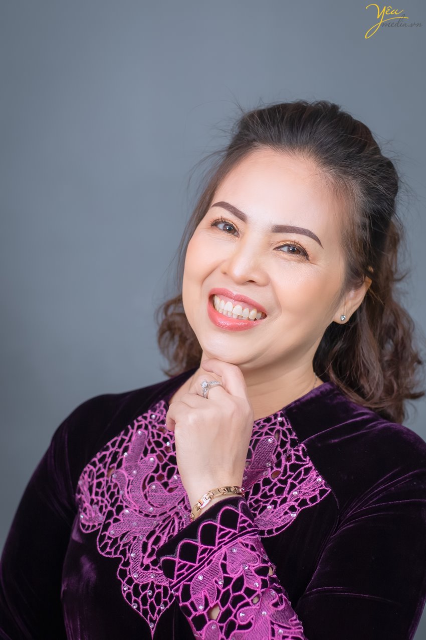 Để Ảnh viện Yêu media có thể sắp xếp thợ chụp ảnh tốt nhất chụp cho gia đình mình, quý khách vui lòng liên hệ Hotline: 0928975888 để được tư vấn chu đáo và hẹn lịch chụp ảnh càng sớm càng tốt nhé!