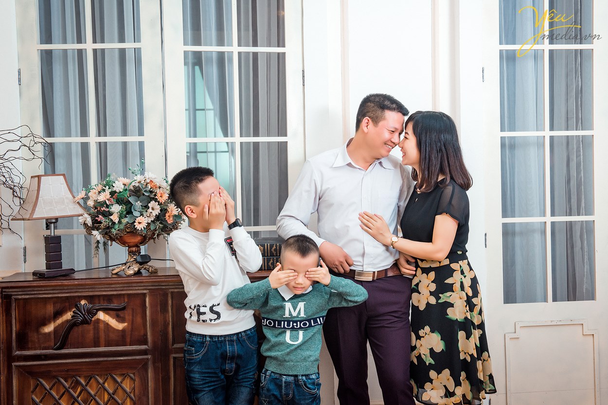 cách tạo dáng chụp ảnh gia đình ở hà nội
