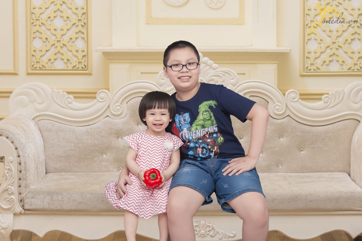 Yêu media là lựa chọn lý tưởng cho gia đình bạn . Ảnh viện Yêu Media sở hữu những ưu thế riêng biệt không một đơn vị nào có đã được rất nhiều gia đình lựa chọn, Yêu Media xin giới thiệu tới các bạn bộ ảnh album gia đình chụp tại studio của chúng tôi và có cắt ghép nền kỹ thuật số phía sau.