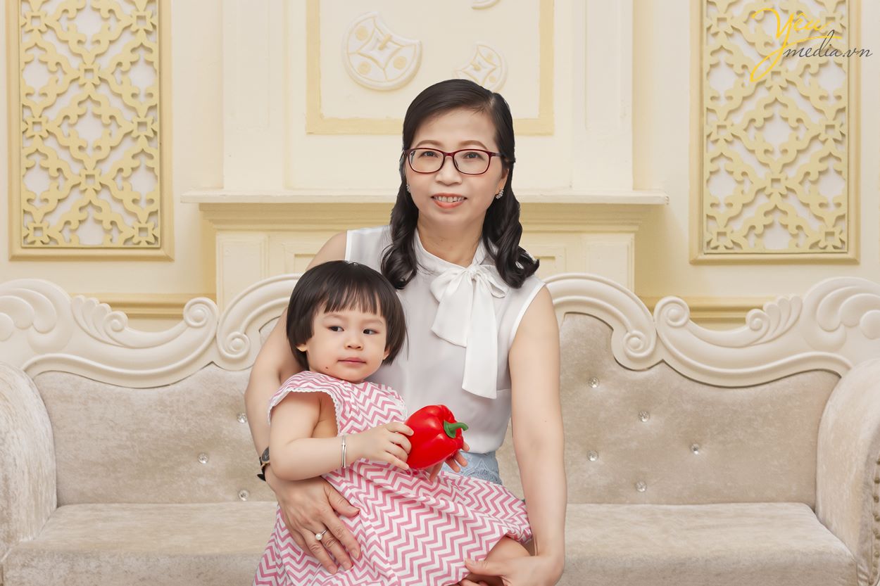 Yêu media là lựa chọn lý tưởng cho gia đình bạn . Ảnh viện Yêu Media sở hữu những ưu thế riêng biệt không một đơn vị nào có đã được rất nhiều gia đình lựa chọn, Yêu Media xin giới thiệu tới các bạn bộ ảnh album gia đình chụp tại studio của chúng tôi và có cắt ghép nền kỹ thuật số phía sau.