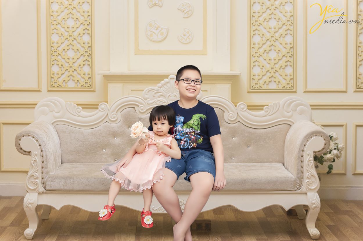 Yêu media là lựa chọn lý tưởng cho gia đình bạn . Ảnh viện Yêu Media sở hữu những ưu thế riêng biệt không một đơn vị nào có đã được rất nhiều gia đình lựa chọn, Yêu Media xin giới thiệu tới các bạn bộ ảnh album gia đình chụp tại studio của chúng tôi và có cắt ghép nền kỹ thuật số phía sau.
