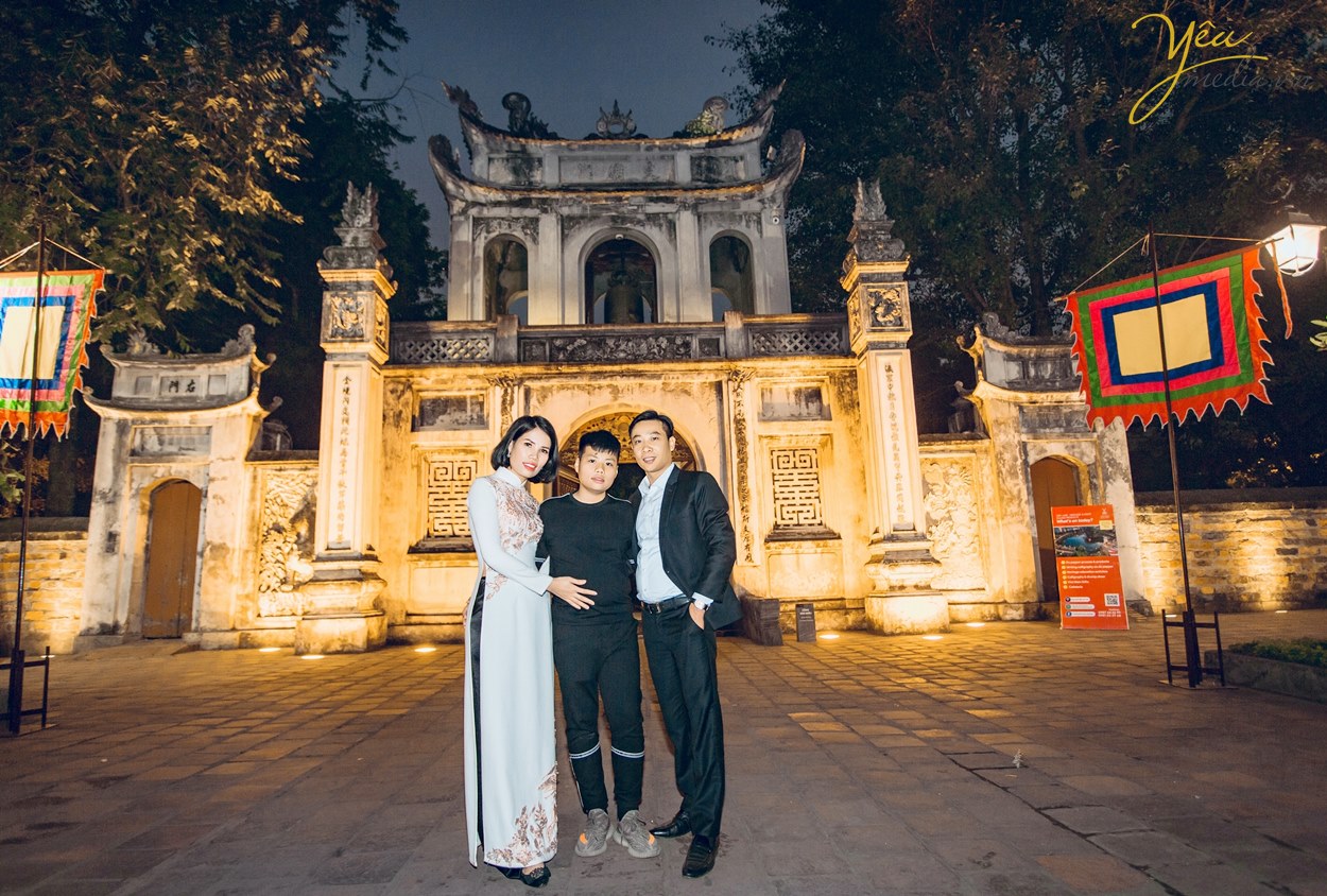 chụp ảnh gia đình theo phong cách áo dài truyền thống