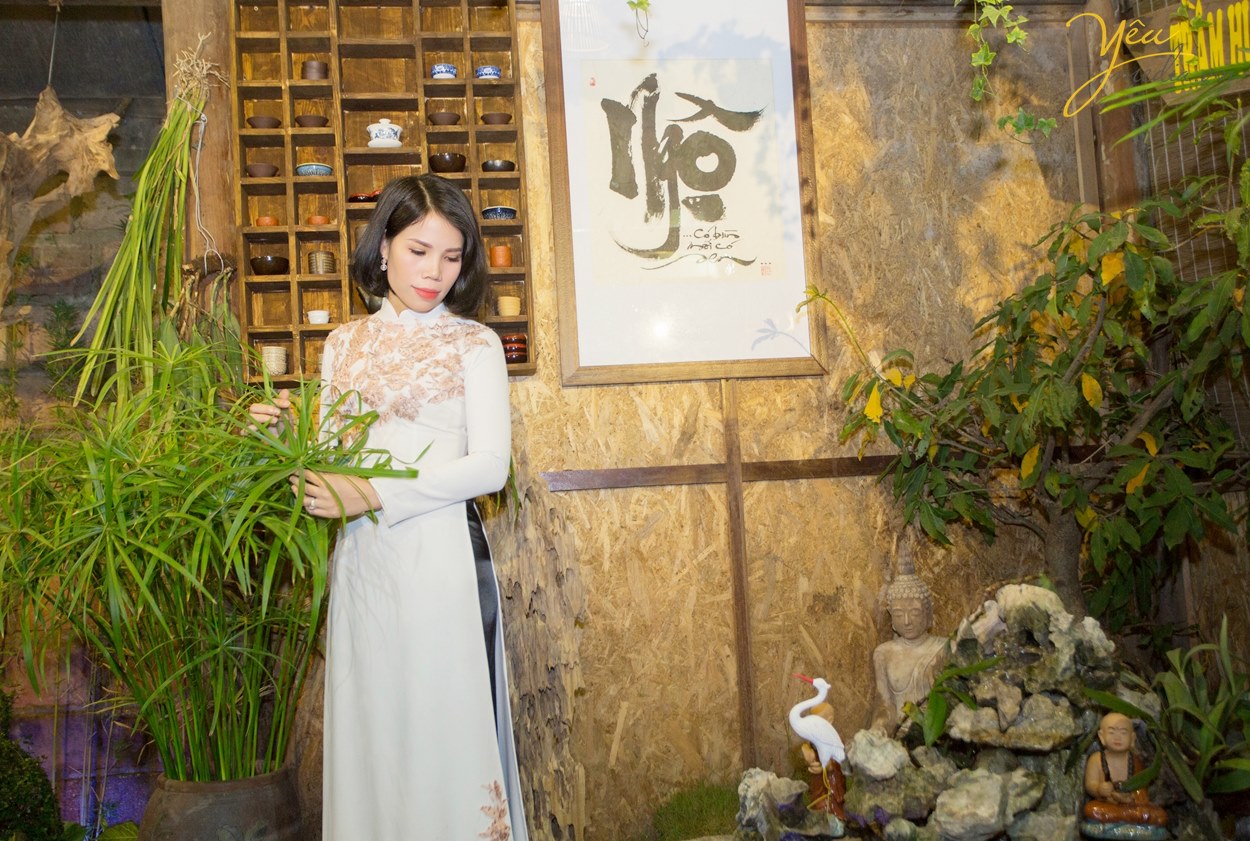 chụp ảnh áo dài truyền thống trong căn nhà cổ